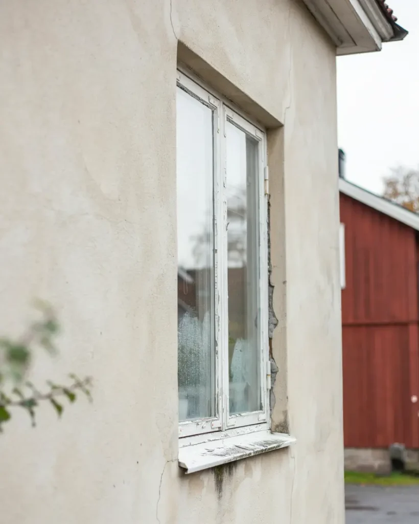 september r r tt tid att se ver fogarna runt f nster minska drag fukt och h gre uppv rmningskostnader
